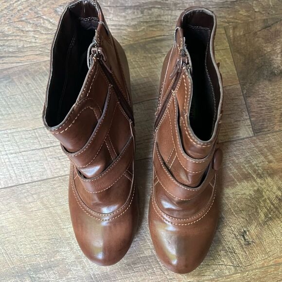 Naturalizer Marloe Brown Distressed Booties - 8M women - Picture 8 of 16